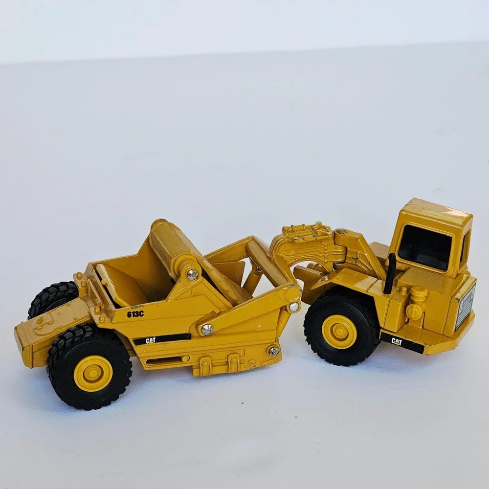 Vintage Ertl Caterpillar 613C Elevating Scraper Die-Cast‎ Construction Toy Cat